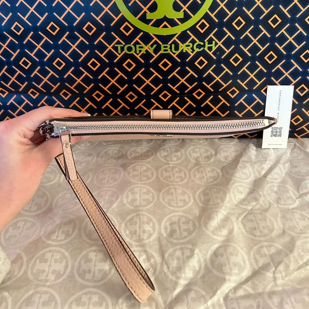 Tory Burch Chelsea Wristlet Bag Shell Pink